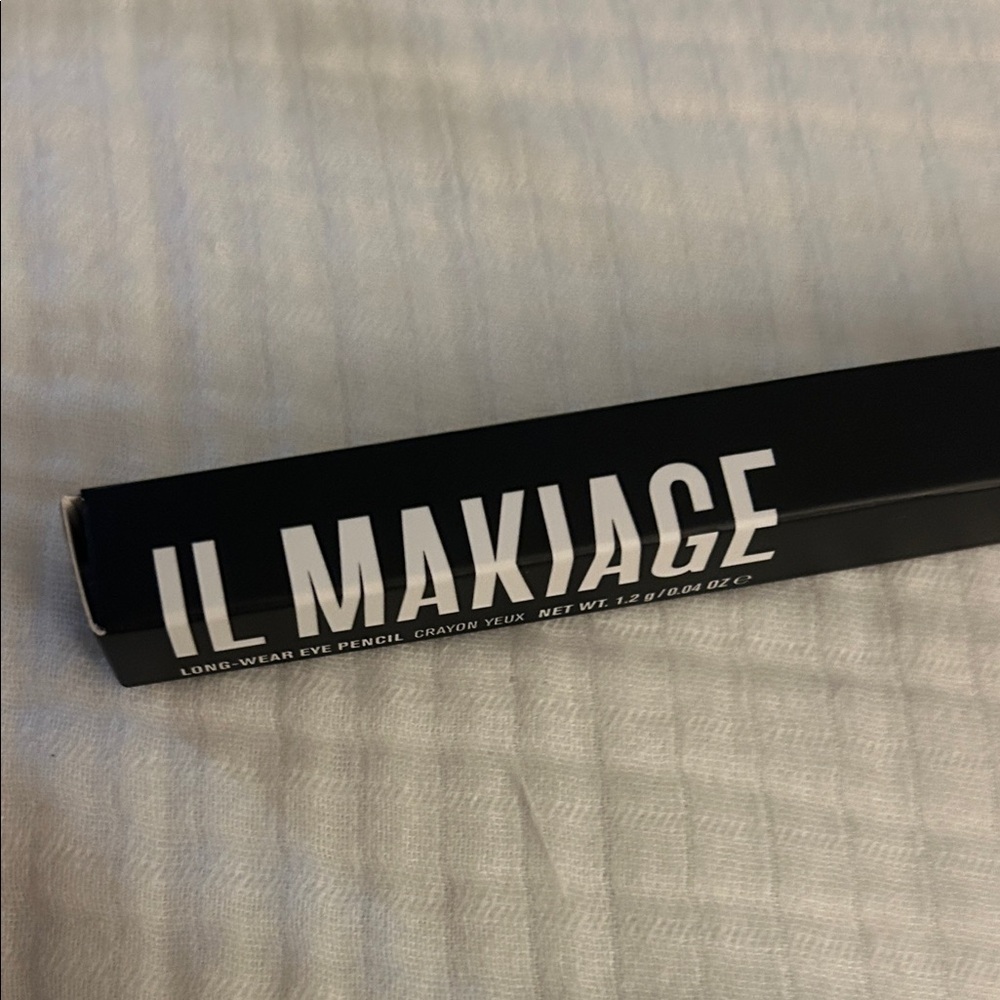 IL MAKIAGE Long-Wear Eye Pencil - Batman Black - Picture 2 of 4
